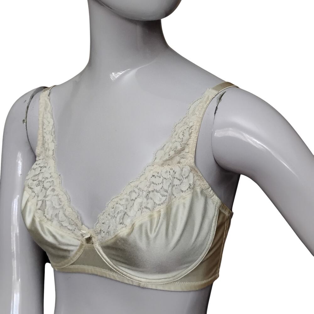 Gelmart Wireless Bra Size 36B Soft Beige Not Padded Adjustable Straps